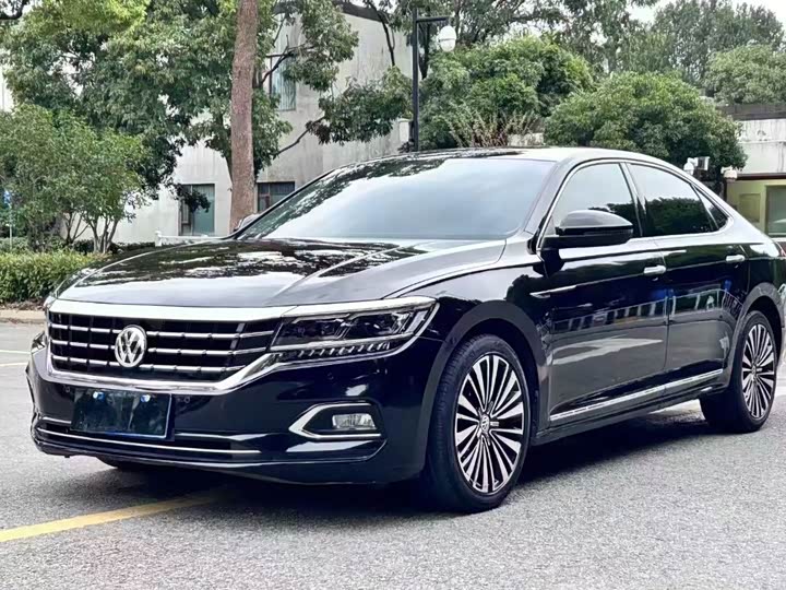 Фото 1 - Volkswagen Passat