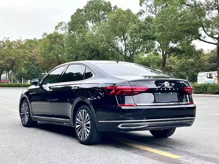 Фото 7 - Volkswagen Passat