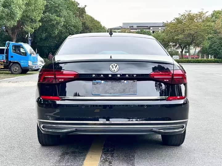 Фото 8 - Volkswagen Passat