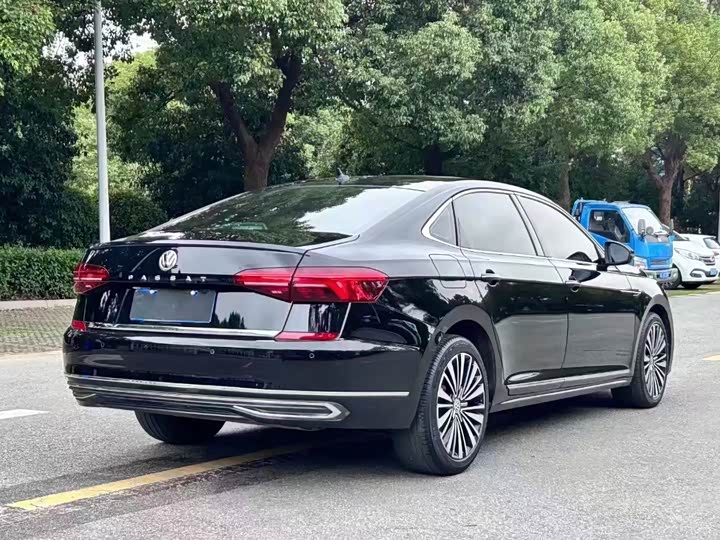 Фото 9 - Volkswagen Passat