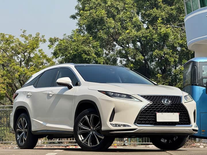 Фото 3 - Lexus RX