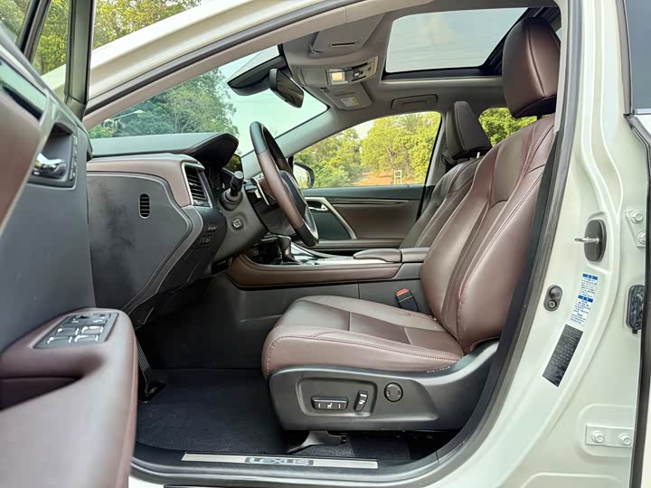 Фото 5 - Lexus RX