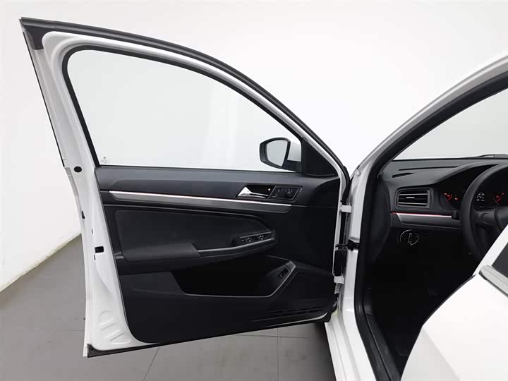 Фото 8 - Volkswagen Lavida