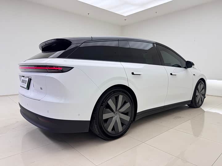 Фото 6 - LiXiang i6