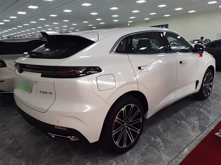 Фото 7 - Changan UNI-K Hybrid