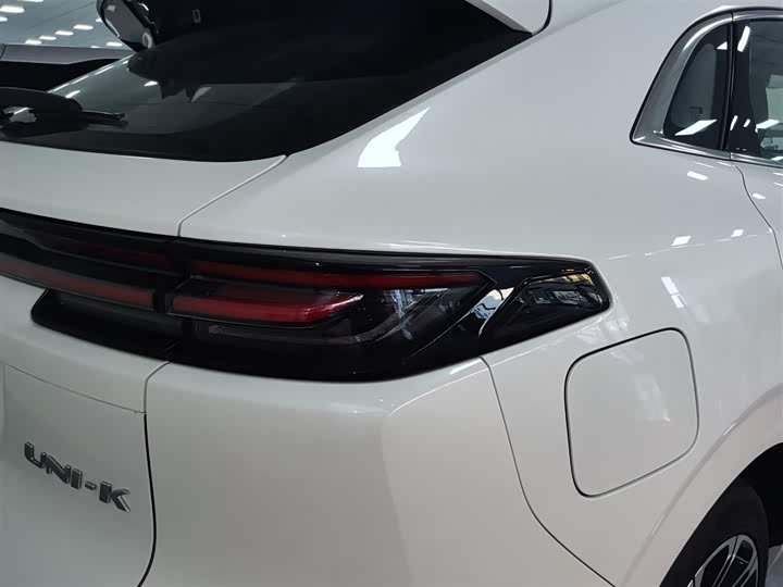 Фото 8 - Changan UNI-K Hybrid