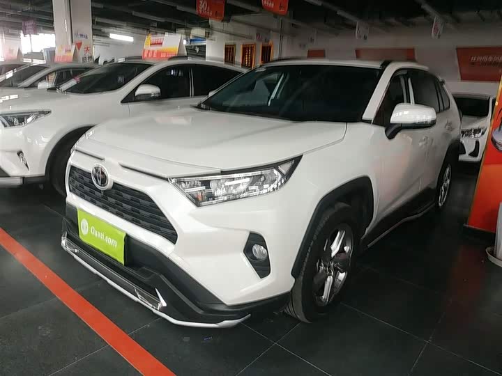 Фото 2 - Toyota RAV4