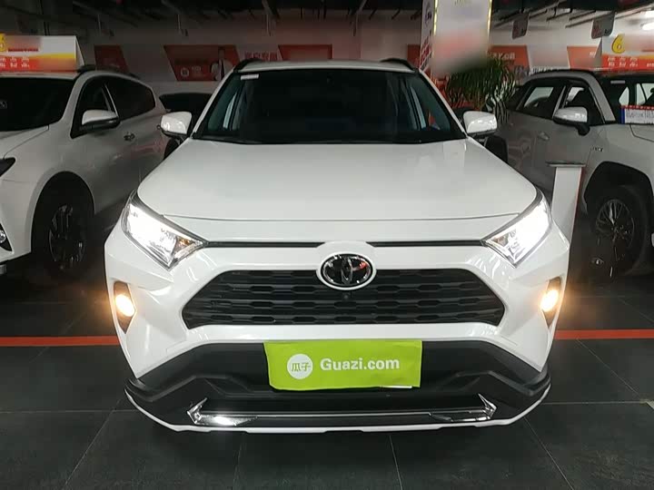 Фото 3 - Toyota RAV4