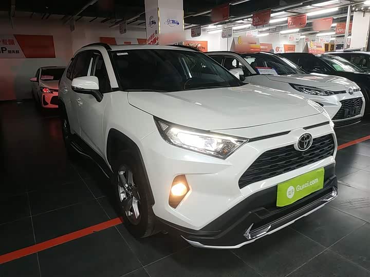 Фото 4 - Toyota RAV4
