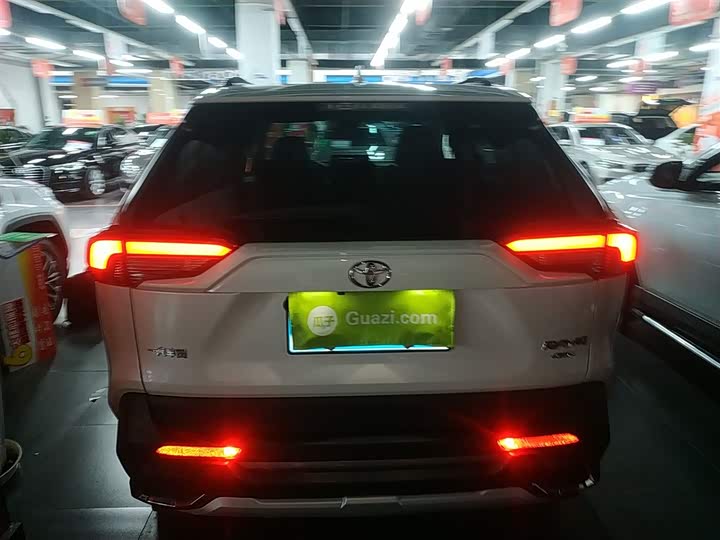 Фото 6 - Toyota RAV4