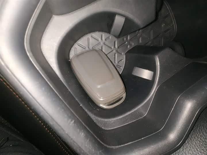 Фото 9 - Toyota RAV4