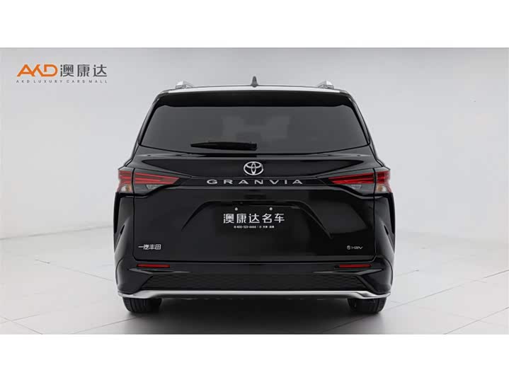 Фото 4 - Toyota Granvia