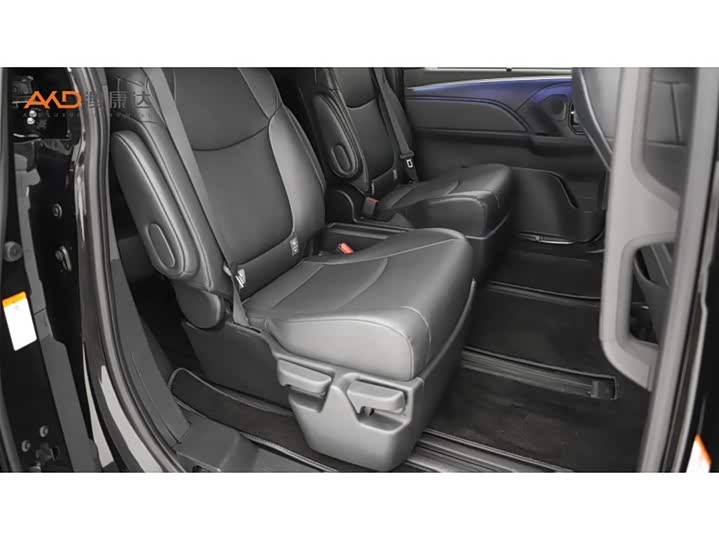 Фото 8 - Toyota Granvia