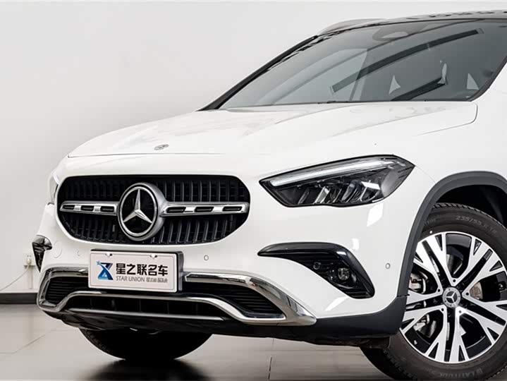 Фото 4 - Mercedes-Benz GLA-Class