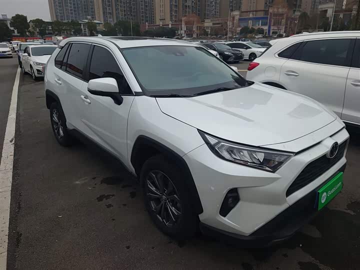 Фото 4 - Toyota RAV4