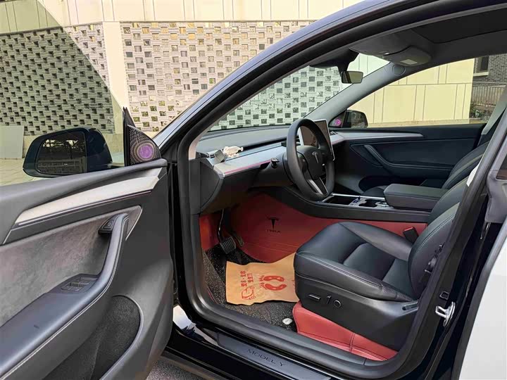 Фото 6 - Tesla Model Y