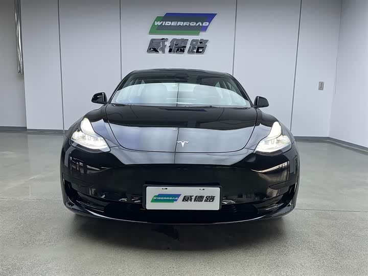 Фото 2 - Tesla Model 3