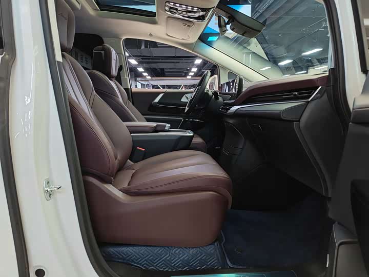 Фото 7 - Buick GL8 Century