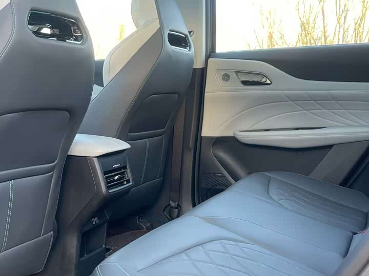 Фото 8 - Changan UNI-Z Hybrid