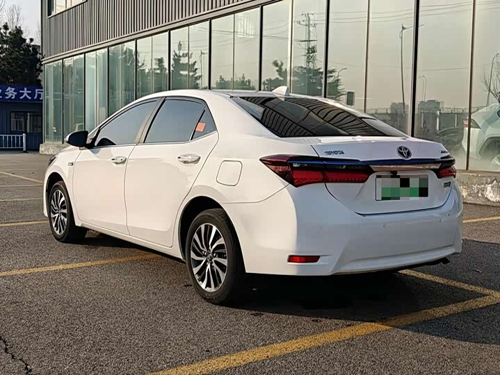 Фото 4 - Toyota Corolla Hybrid