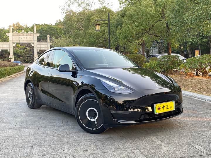 Фото 3 - Tesla Model Y