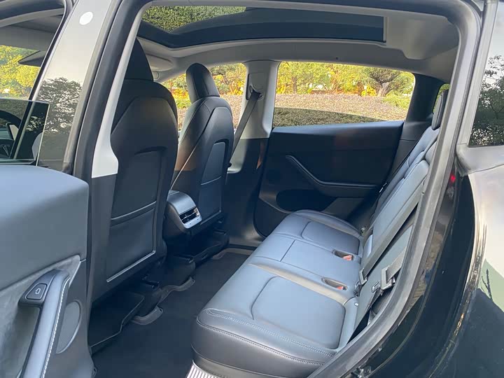 Фото 4 - Tesla Model Y