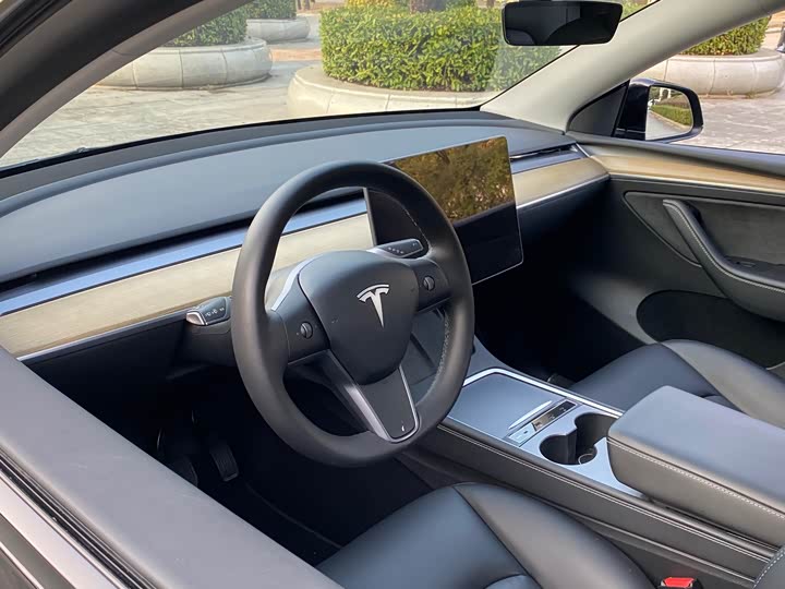 Фото 8 - Tesla Model Y