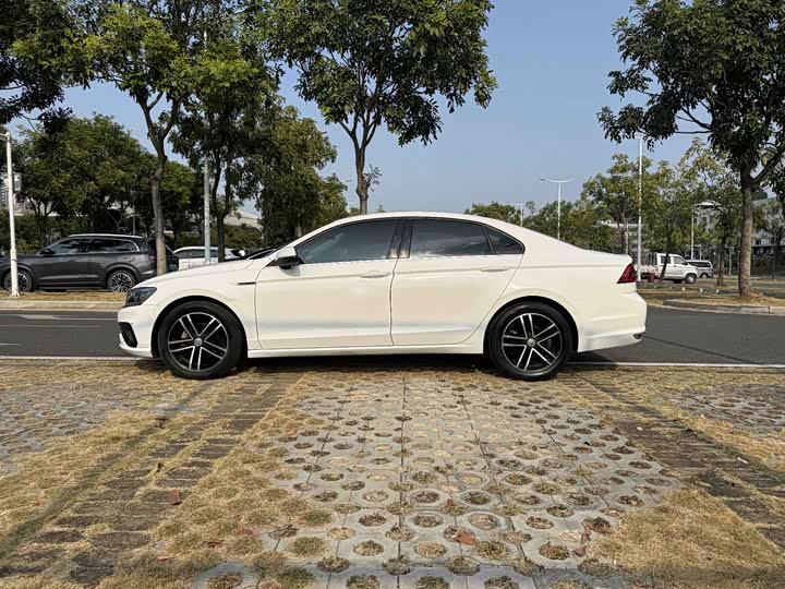 Фото 4 - Volkswagen Lamando L