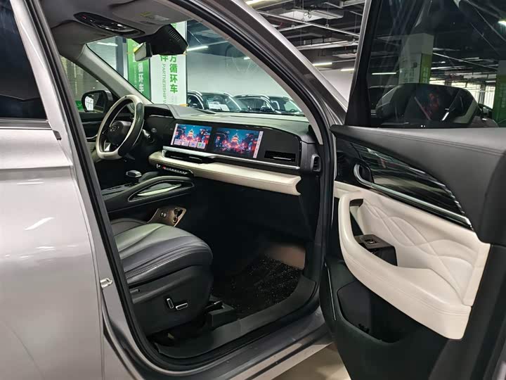 Фото 9 - Geely Monjaro