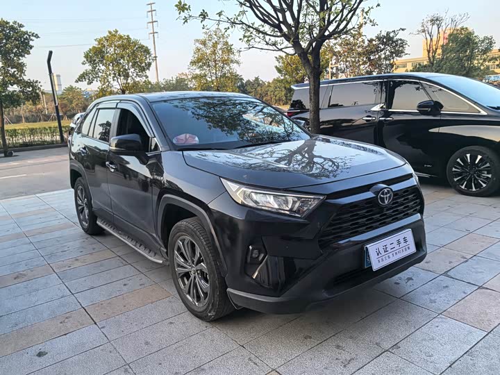 Фото 3 - Toyota RAV4