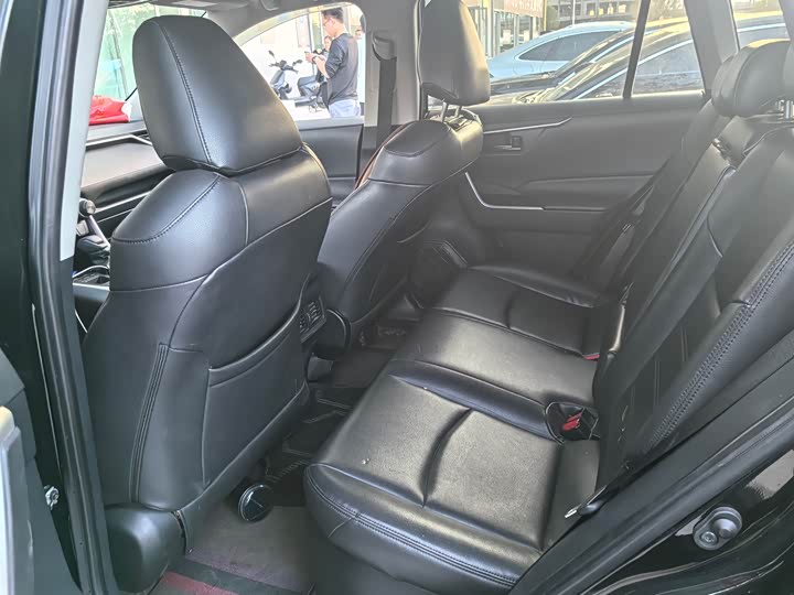 Фото 5 - Toyota RAV4