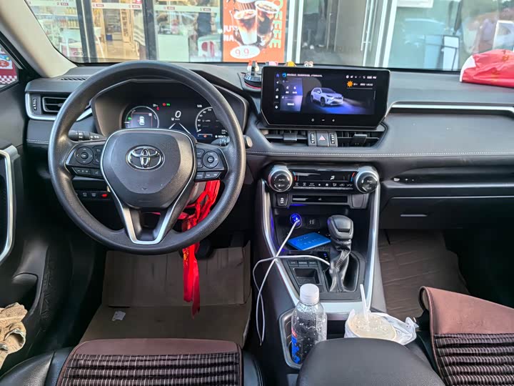 Фото 6 - Toyota RAV4