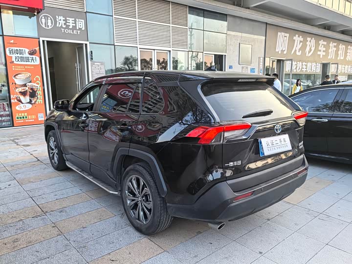 Фото 9 - Toyota RAV4