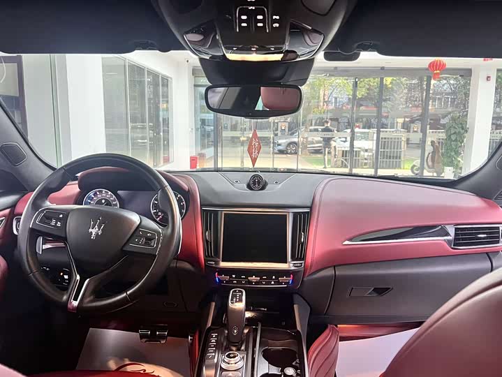 Фото 4 - Maserati Levante