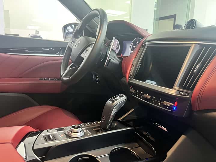 Фото 5 - Maserati Levante