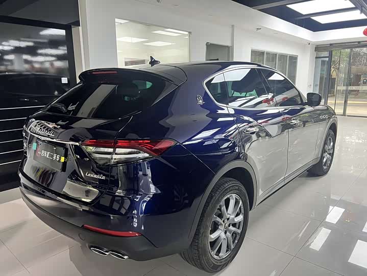 Фото 8 - Maserati Levante