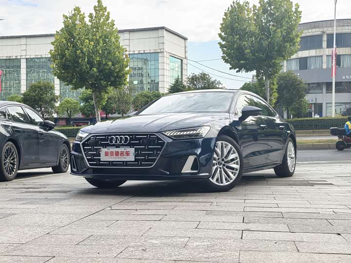 Фото 1 - Audi A7L