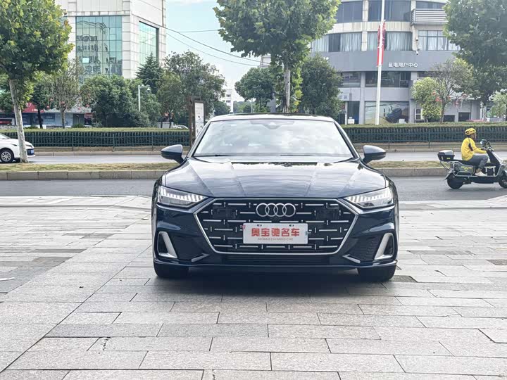 Фото 2 - Audi A7L