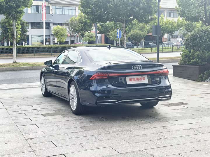 Фото 6 - Audi A7L