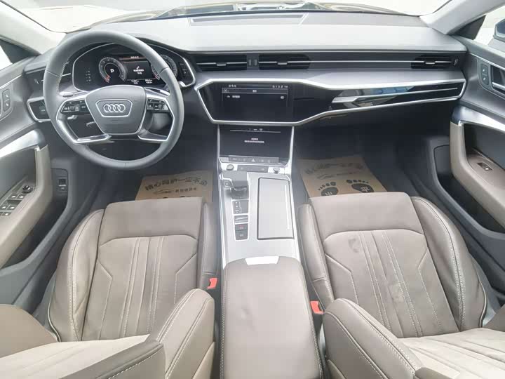 Фото 8 - Audi A7L