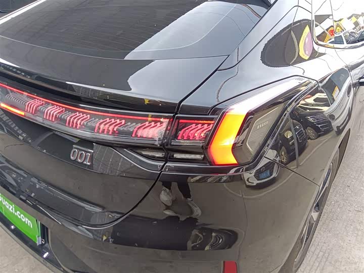 Фото 8 - Zeekr 001