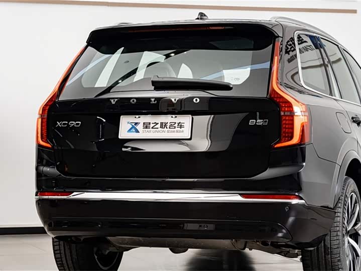 Фото 8 - Volvo XC90