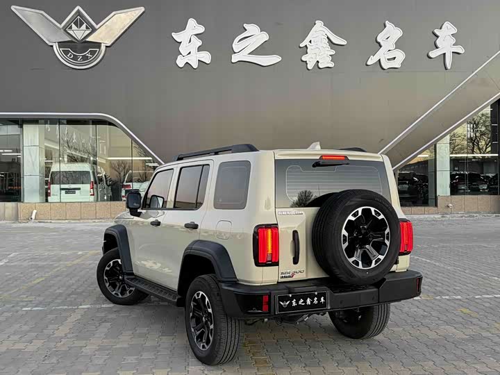 Фото 2 - Tank 300 Hybrid