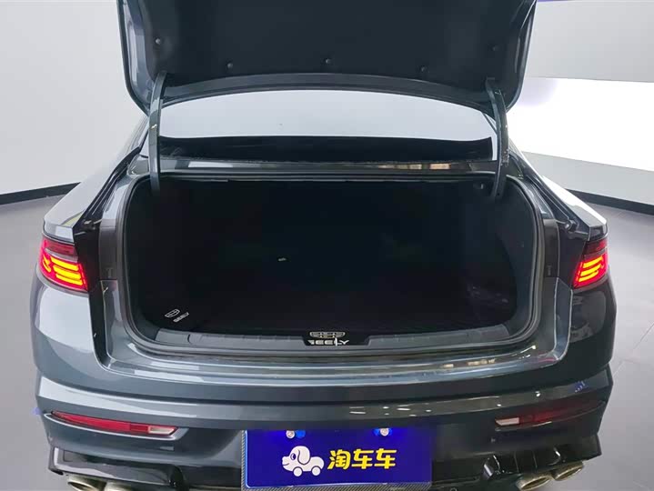Фото 4 - Geely Preface
