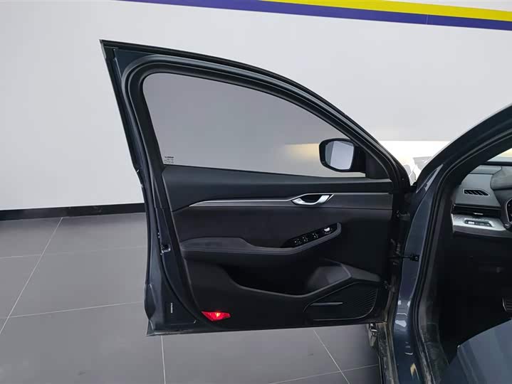 Фото 7 - Geely Preface