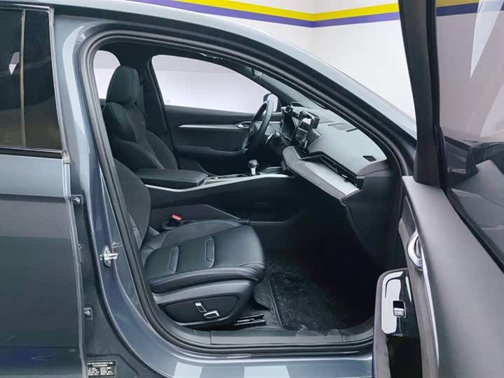 Фото 8 - Geely Preface