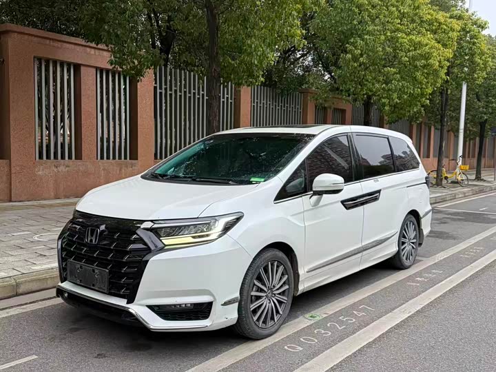 Фото 1 - Honda Elysion