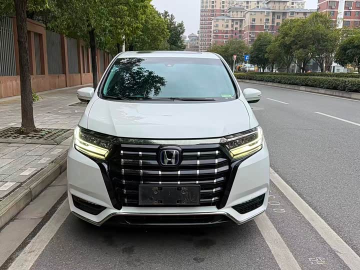 Фото 2 - Honda Elysion