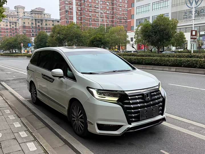 Фото 3 - Honda Elysion