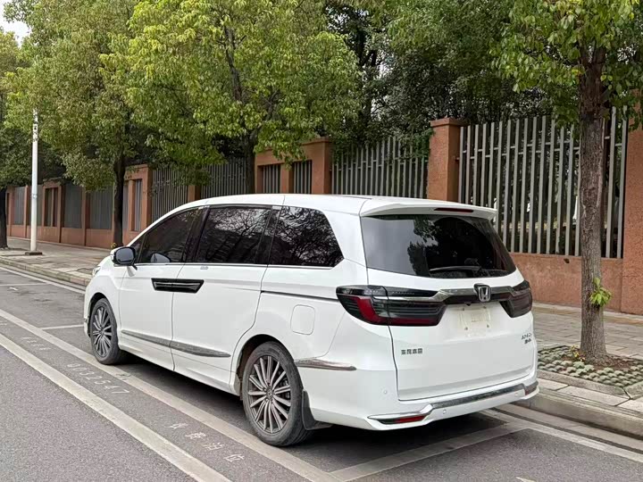 Фото 8 - Honda Elysion